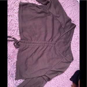 green long sleeve crop top